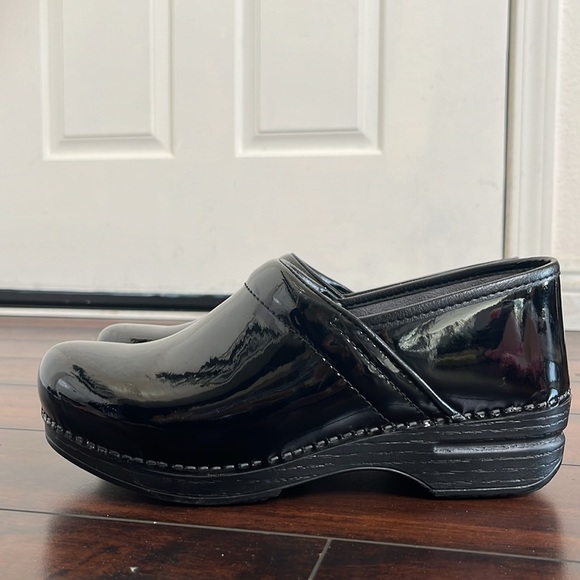 Dansko Professional Clogs Women's 40 Black Patent Leather Slip On Comfort Shoes - Picture 5 of 12